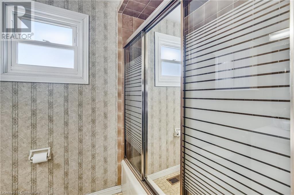 9 Valanna Court, Hamilton, Ontario  L9C 7A3 - Photo 22 - 40740025