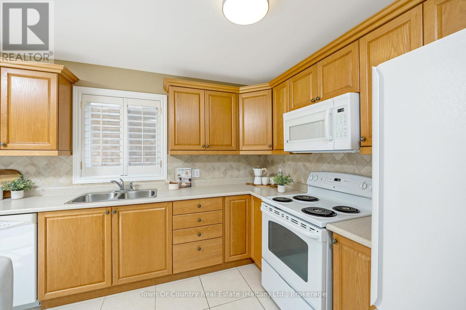 330 Centennial Forest Drive, Milton, Ontario  L9T 5X3 - Photo 14 - W12215276