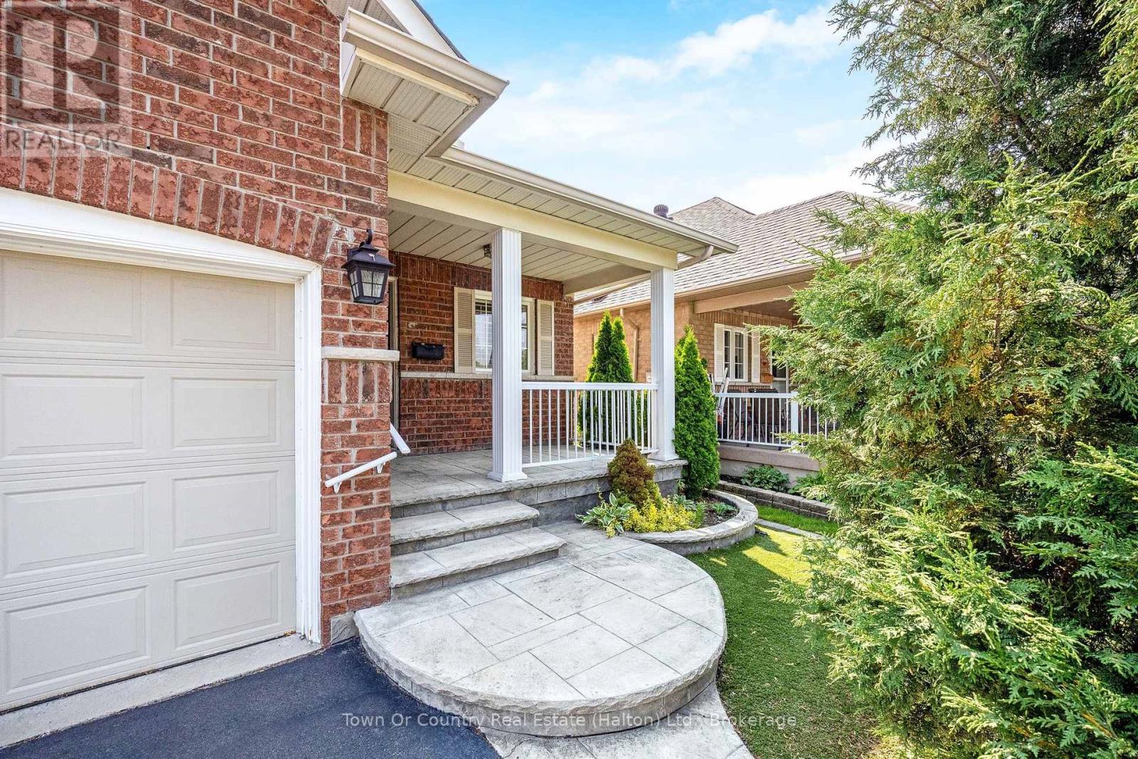 330 Centennial Forest Drive, Milton, Ontario  L9T 5X3 - Photo 3 - W12215276