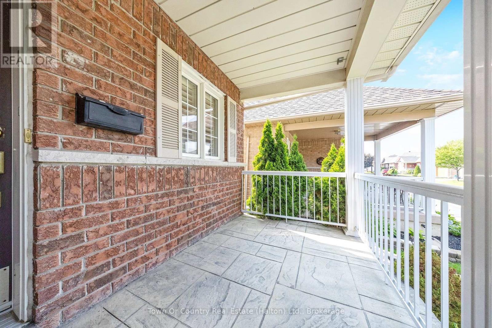 330 Centennial Forest Drive, Milton, Ontario  L9T 5X3 - Photo 4 - W12215276