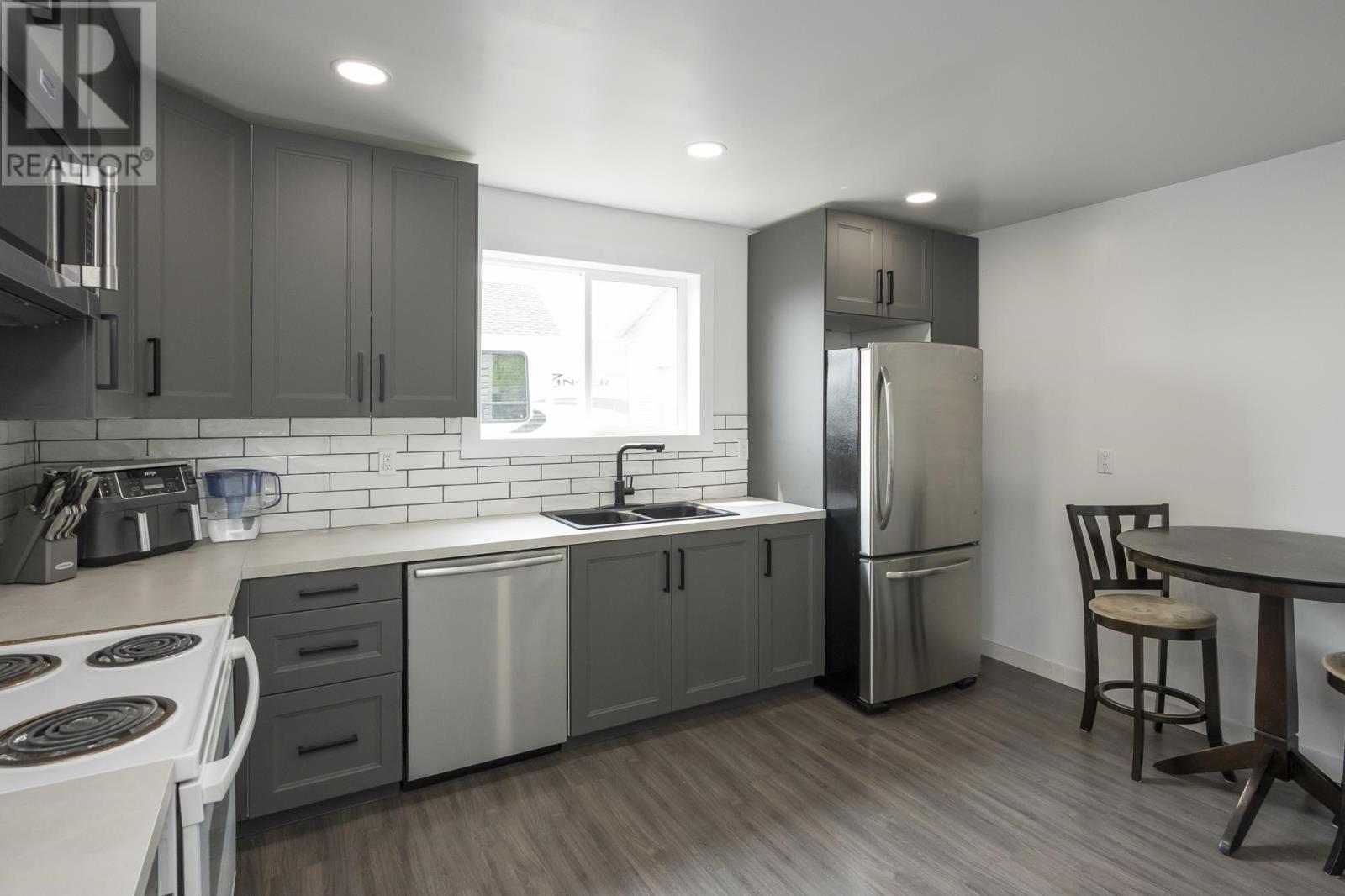 455 Leslie Ave, Thunder Bay, Ontario  P7A 1Y4 - Photo 15 - TB251484