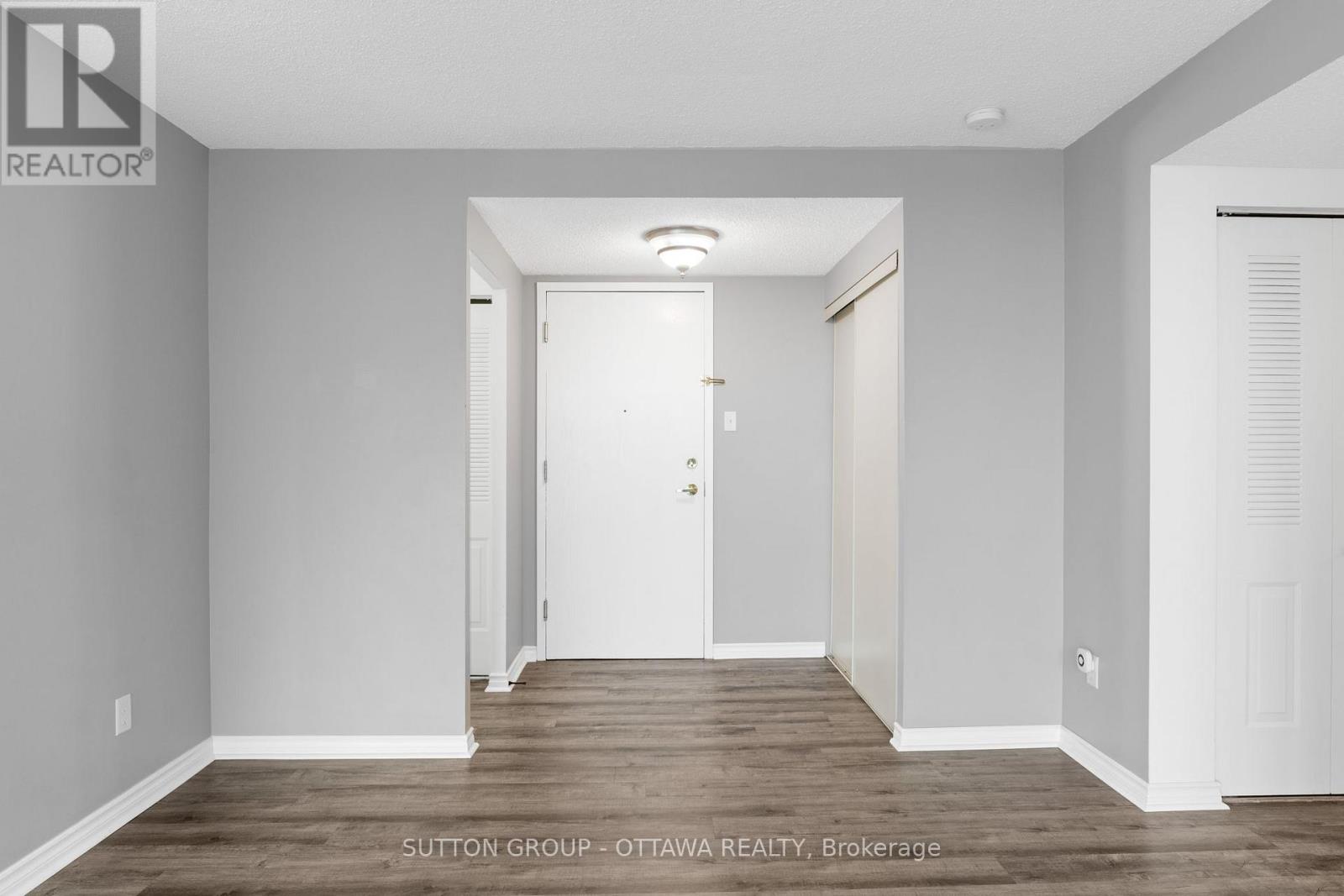 1111 - 2760 Carousel Crescent, Ottawa, Ontario  K1T 2N4 - Photo 5 - X12215298