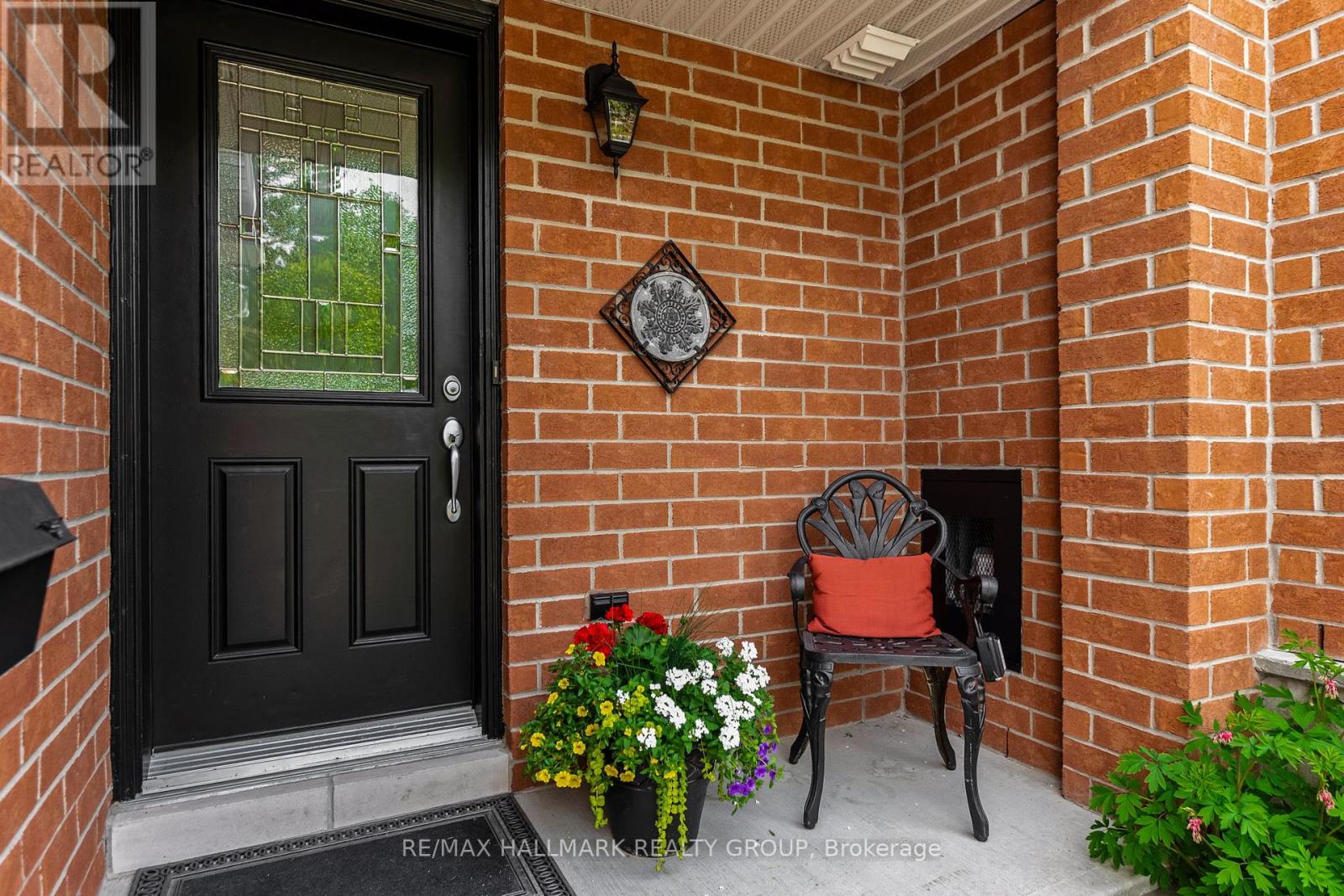 59 Brady Avenue, Ottawa, Ontario  K2K 0B2 - Photo 3 - X12215309