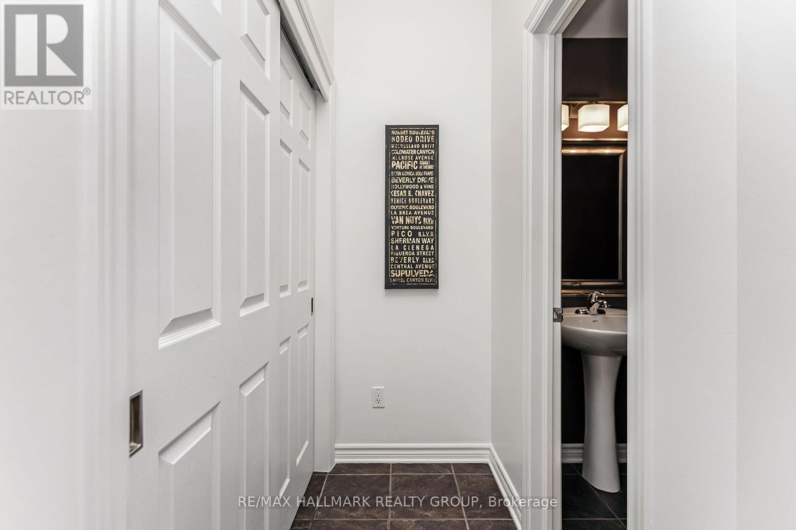 59 Brady Avenue, Ottawa, Ontario  K2K 0B2 - Photo 5 - X12215309