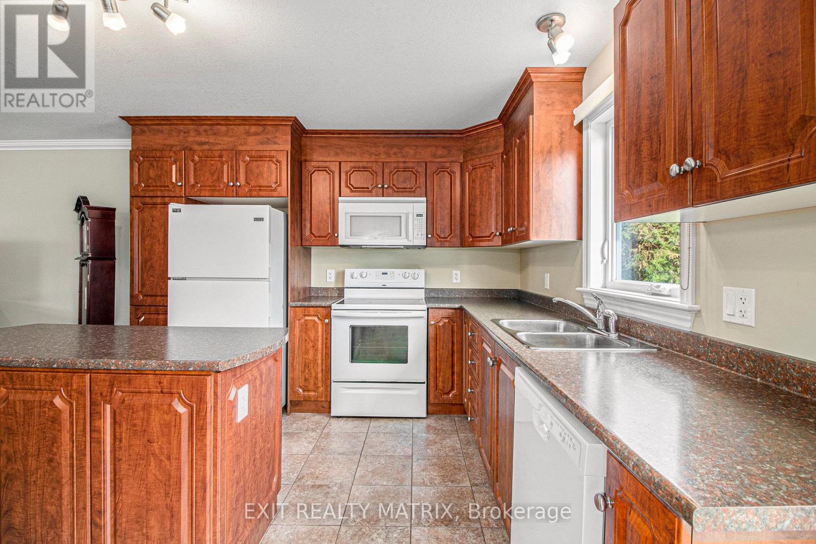 100 Royal Court, The Nation, Ontario  K0A 2M0 - Photo 16 - X12215318
