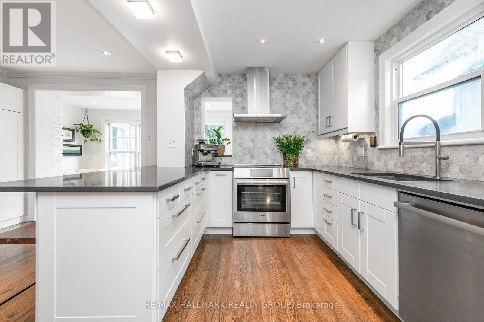 521 Athlone Avenue, Ottawa, Ontario  K1Z 5M9 - Photo 14 - X12215323