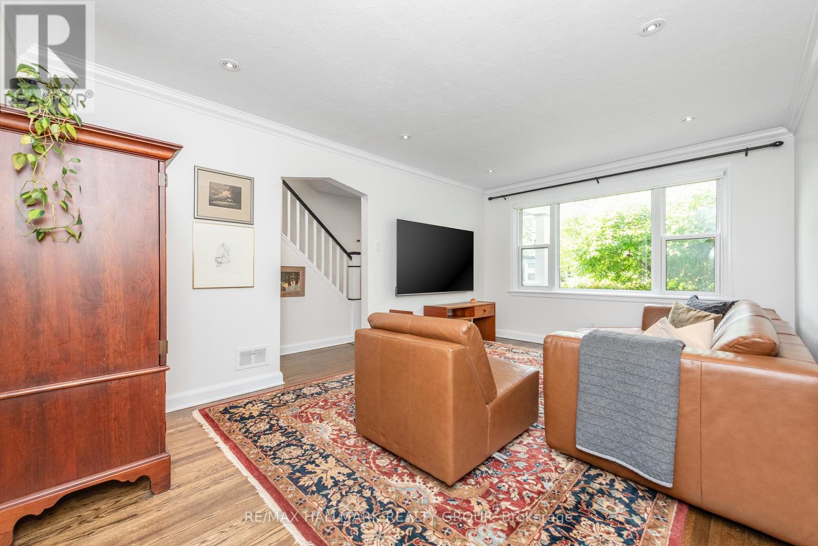 521 Athlone Avenue, Ottawa, Ontario  K1Z 5M9 - Photo 6 - X12215323