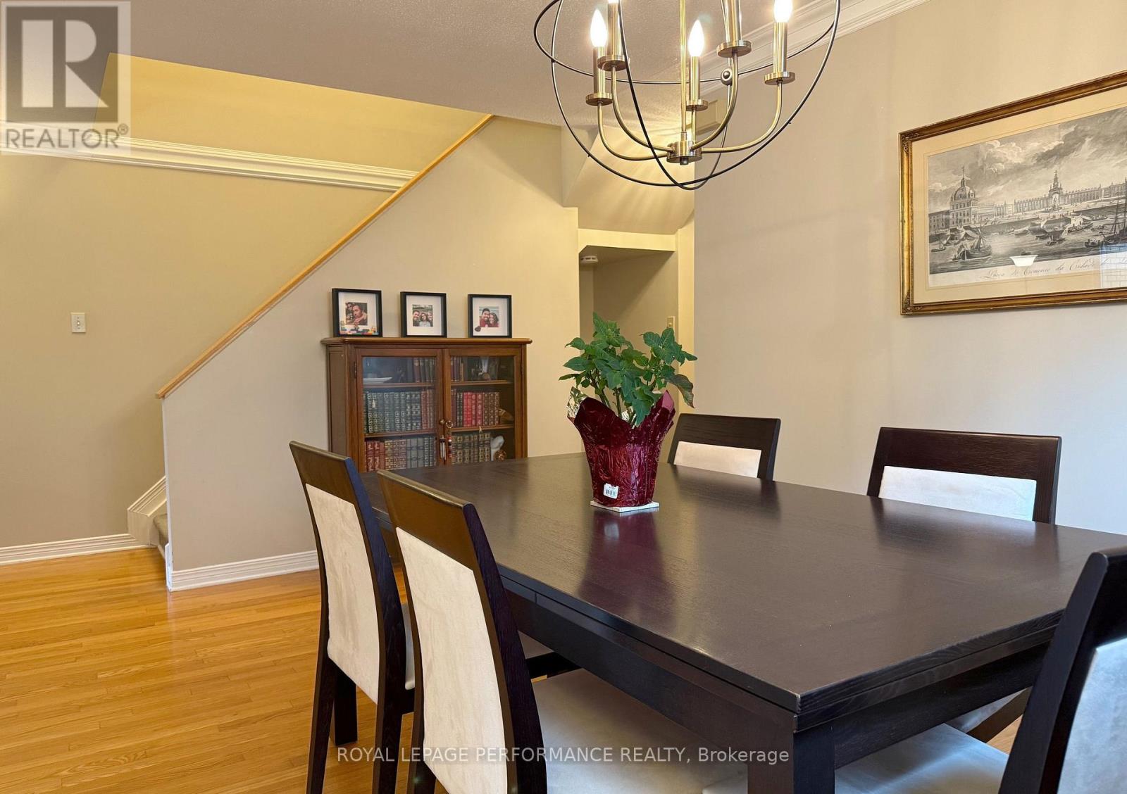 118 Dunbarton Court, Ottawa, Ontario  K1K 4L6 - Photo 5 - X12215423
