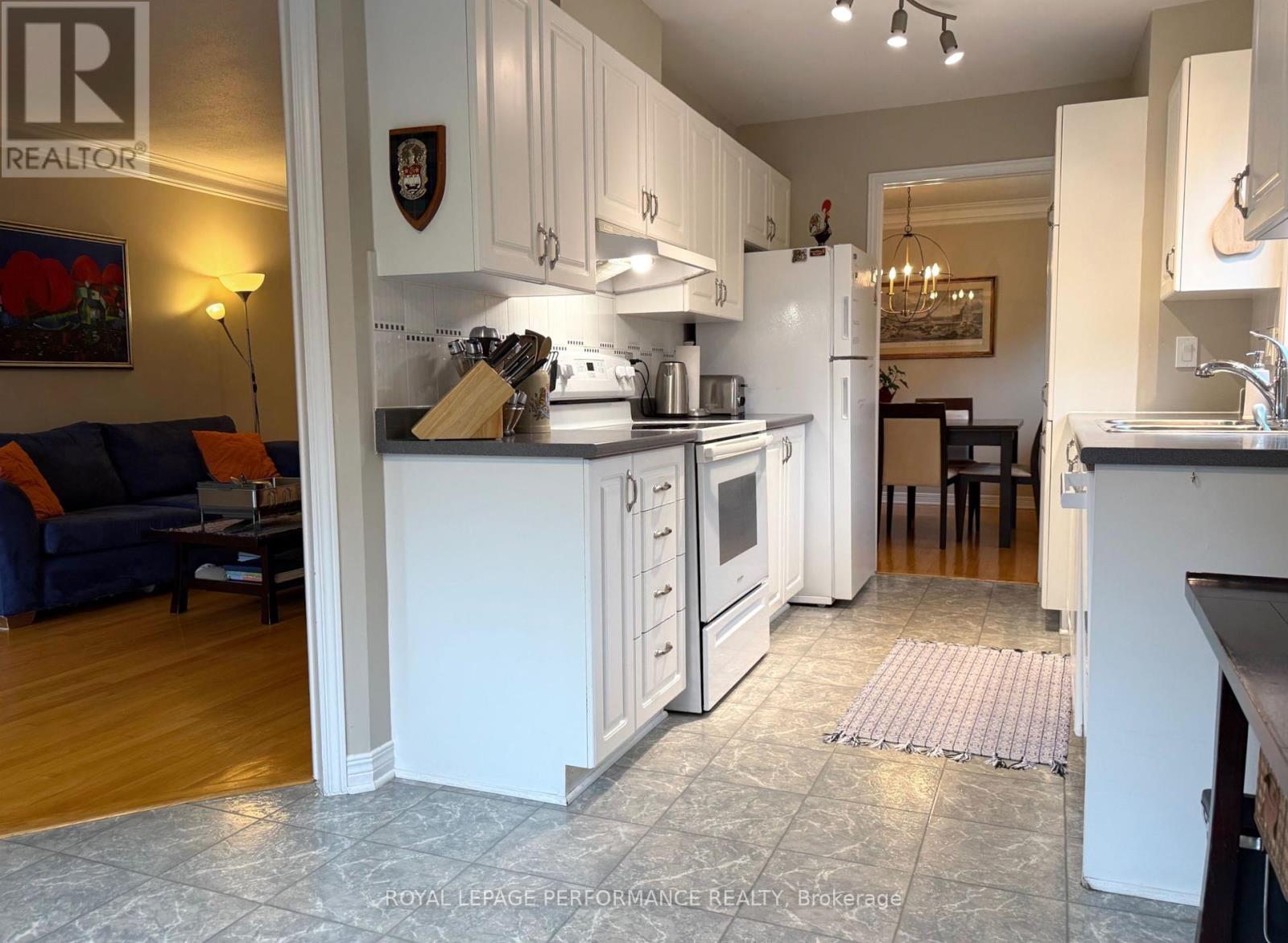 118 Dunbarton Court, Ottawa, Ontario  K1K 4L6 - Photo 7 - X12215423