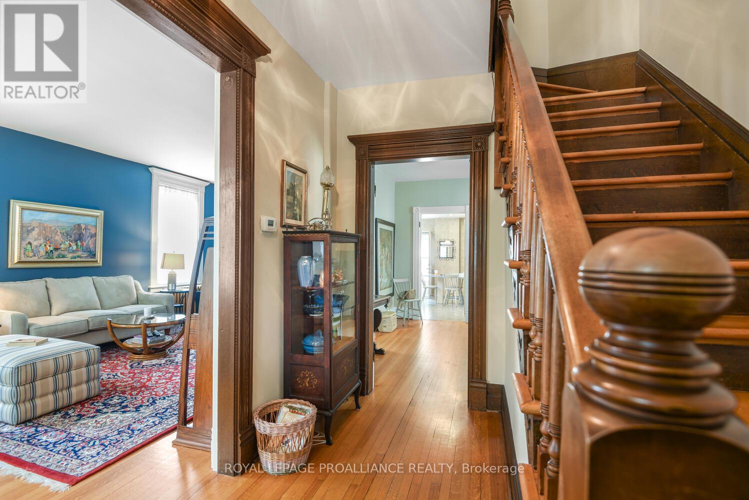 71 Bethune Street, Brockville, Ontario  K6V 2E3 - Photo 4 - X12211573