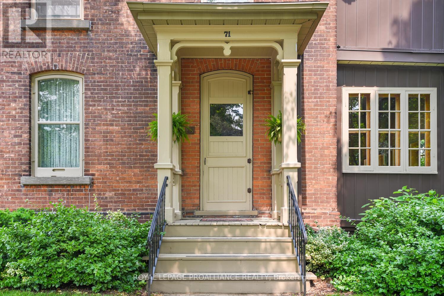 71 Bethune Street, Brockville, Ontario  K6V 2E3 - Photo 3 - X12211573