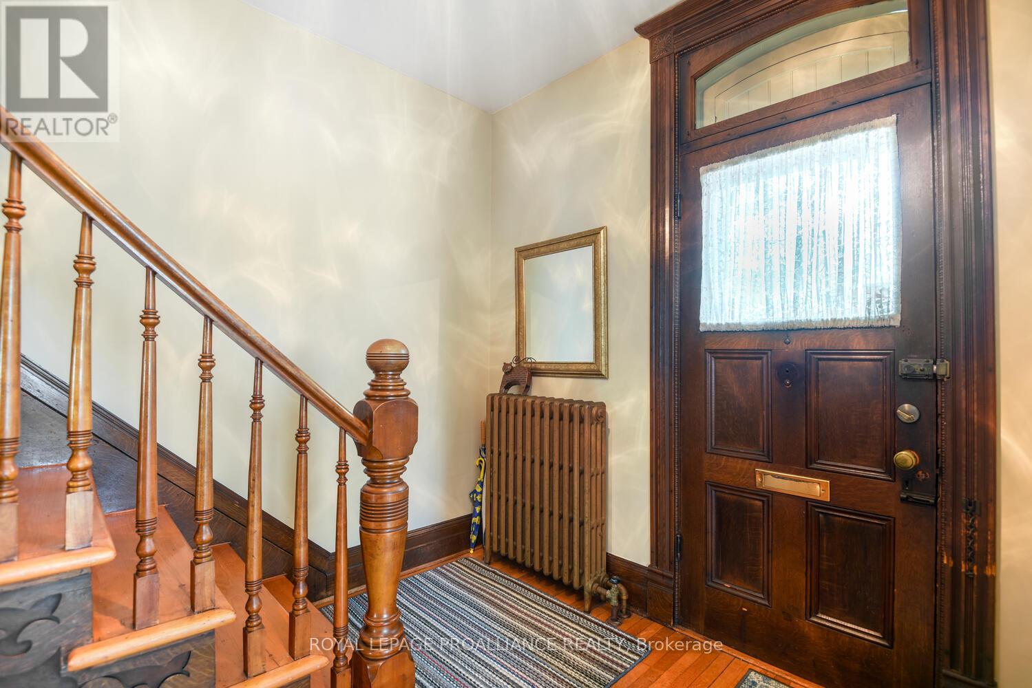 71 Bethune Street, Brockville, Ontario  K6V 2E3 - Photo 5 - X12211573