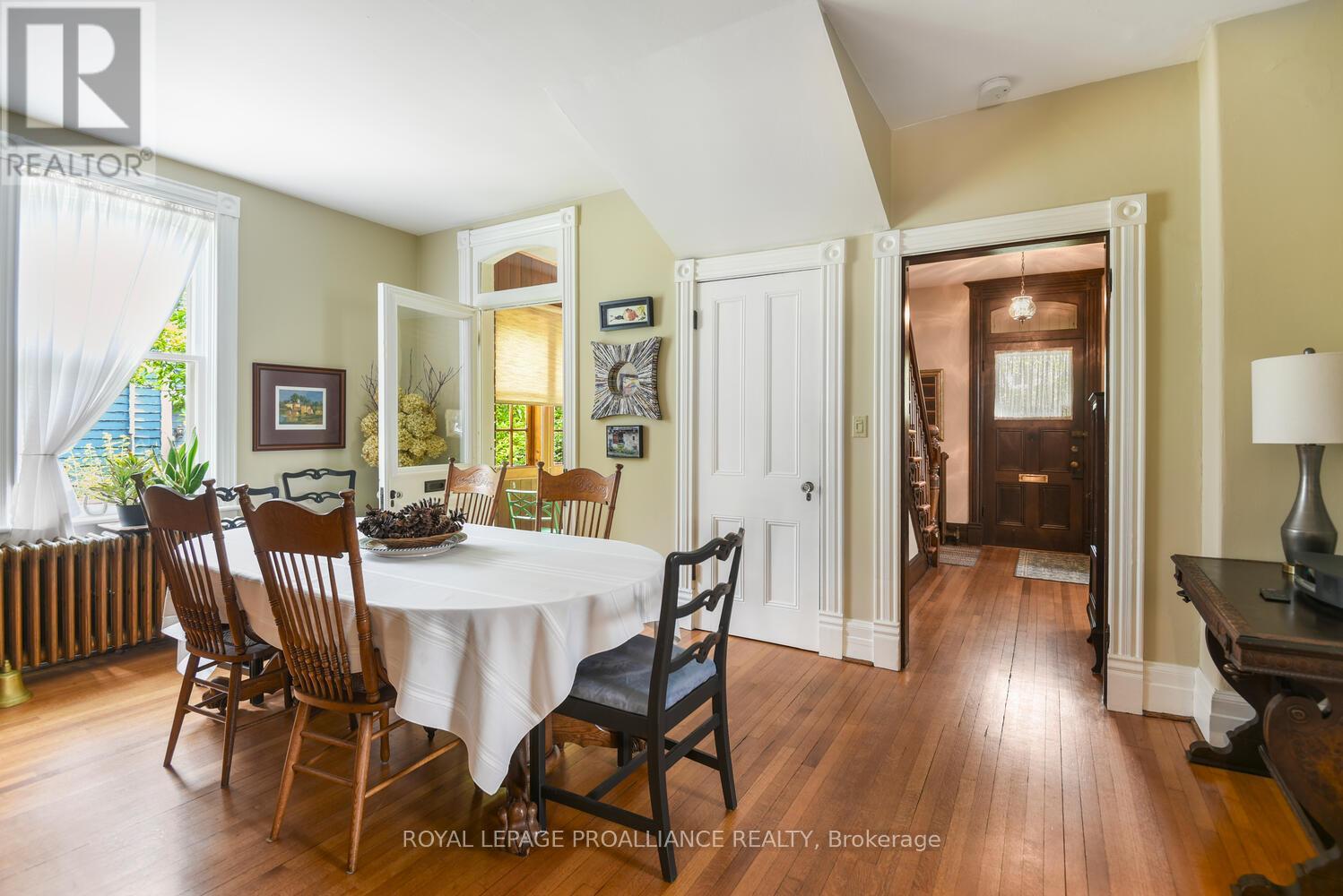 71 Bethune Street, Brockville, Ontario  K6V 2E3 - Photo 9 - X12211573