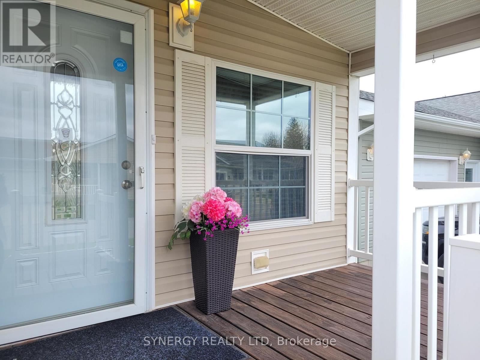 Photo 2 of 23 for 461 Richard Crescent