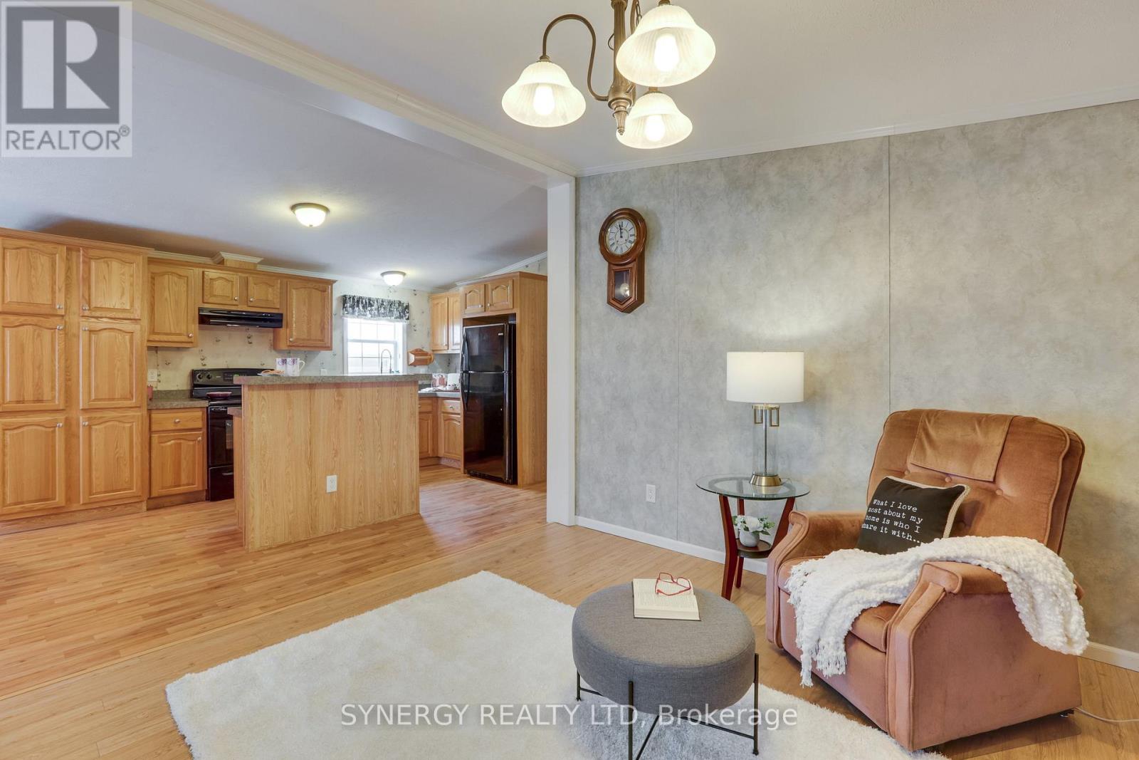 Photo 5 of 23 for 461 Richard Crescent