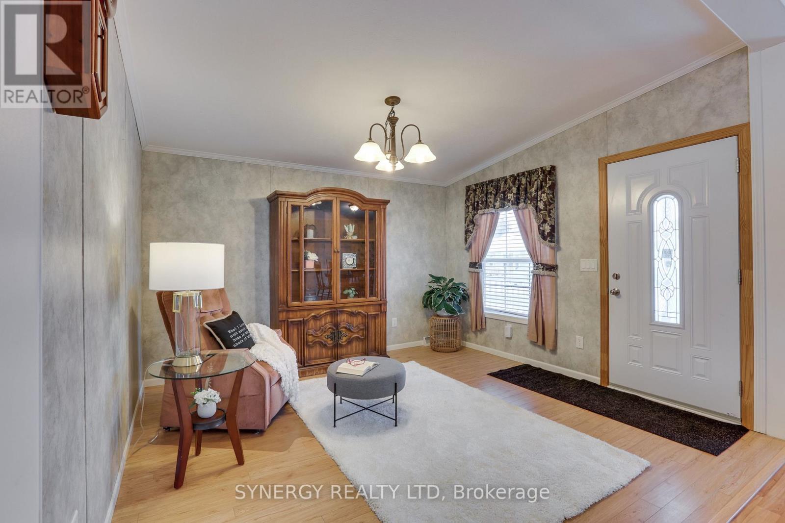 461 Richard Crescent, Strathroy-Caradoc (Se), Ontario  N7G 0C5 - Photo 3 - X12213606