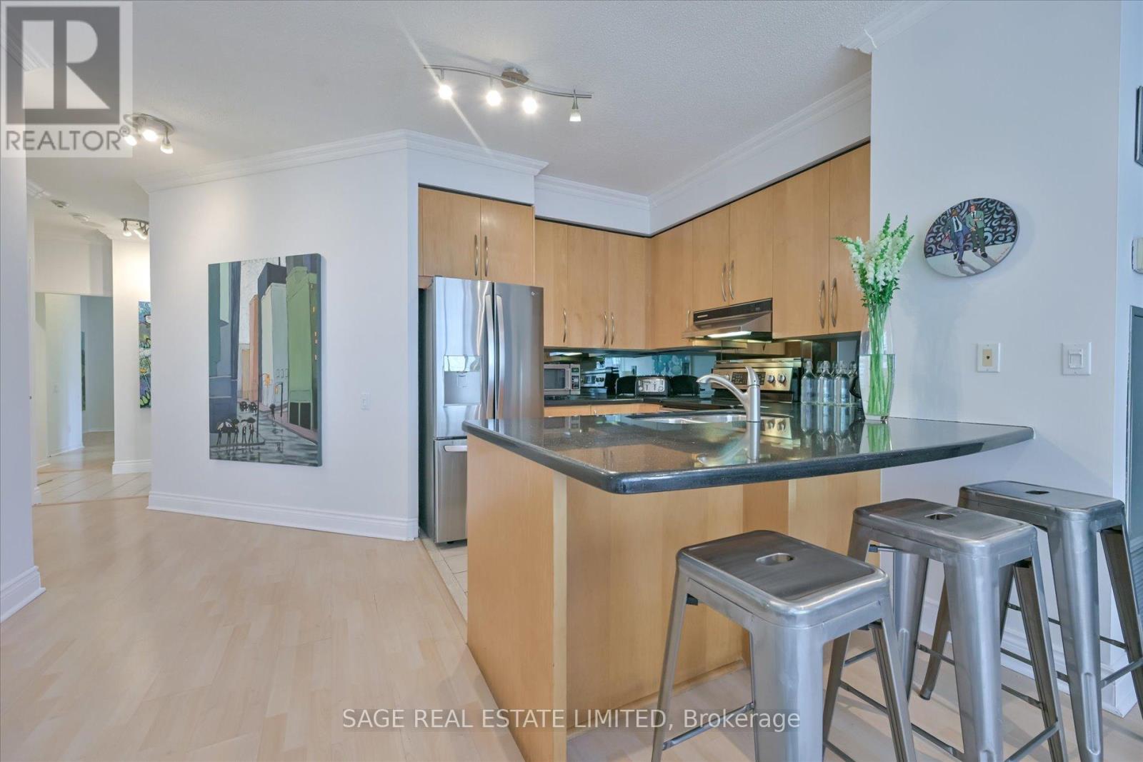 413 - 555 Yonge Street, Toronto (Church-Yonge Corridor), Ontario  M4Y 3A6 - Photo 8 - C12215144