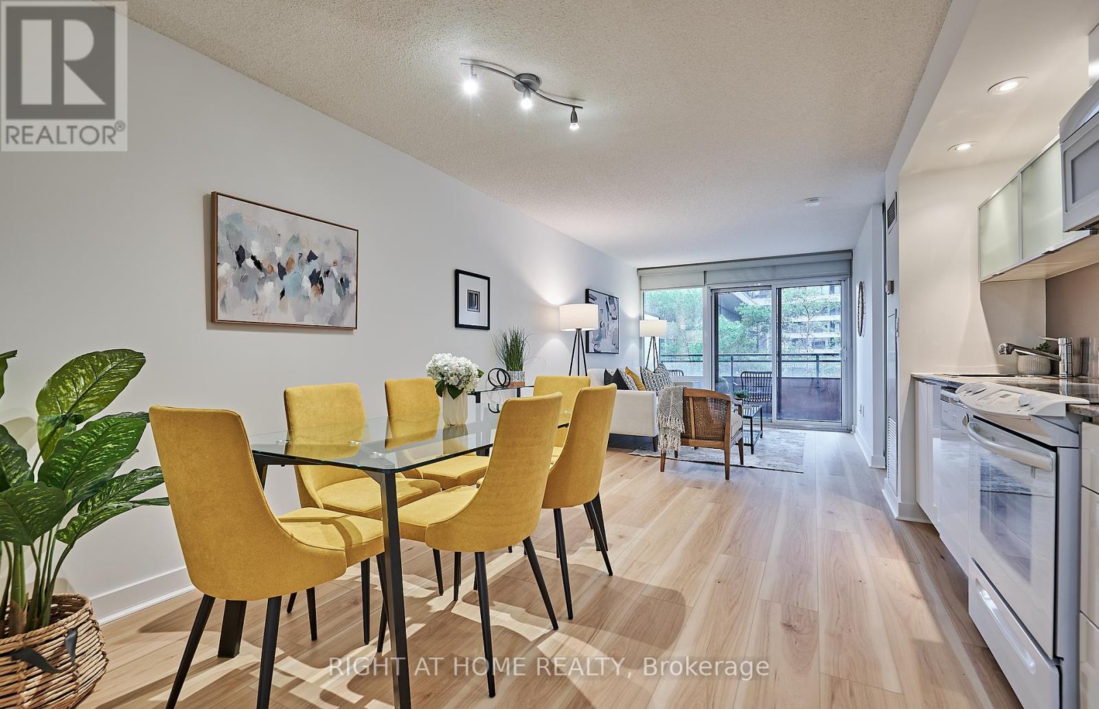 323 - 4k Spadina Avenue, Toronto, Ontario  M5V 3Y9 - Photo 2 - C12215218