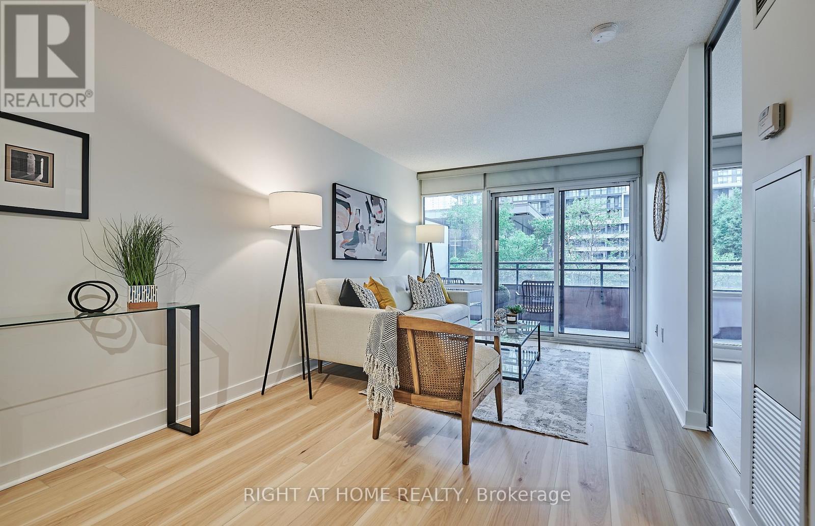 323 - 4k Spadina Avenue, Toronto, Ontario  M5V 3Y9 - Photo 4 - C12215218
