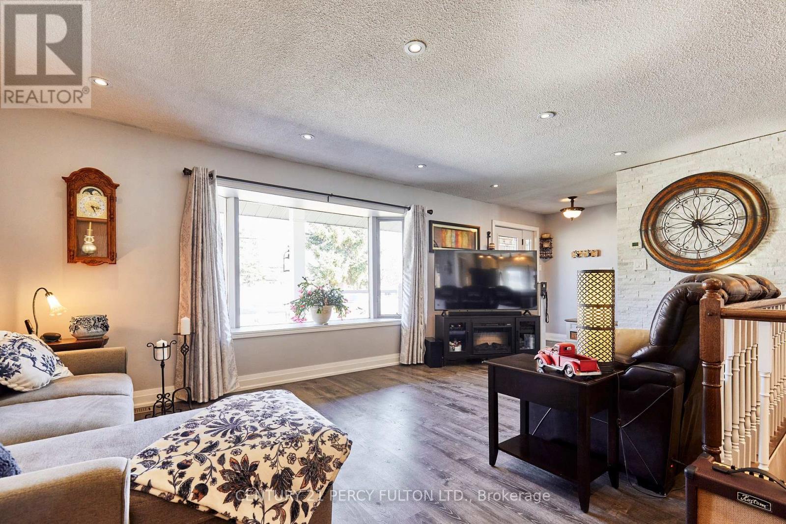 880 Ritson Road N, Oshawa, Ontario  L1G 6Z4 - Photo 6 - E12215087