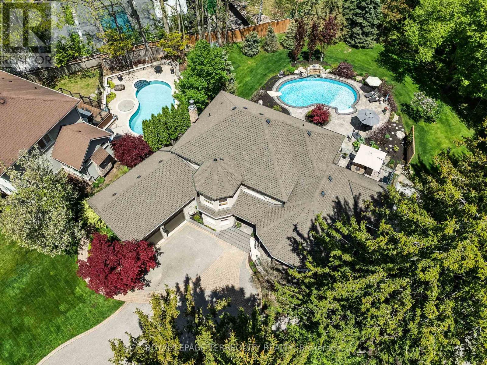 507 Rougemount Drive, Pickering, Ontario  L1W 2B8 - Photo 3 - E12215151