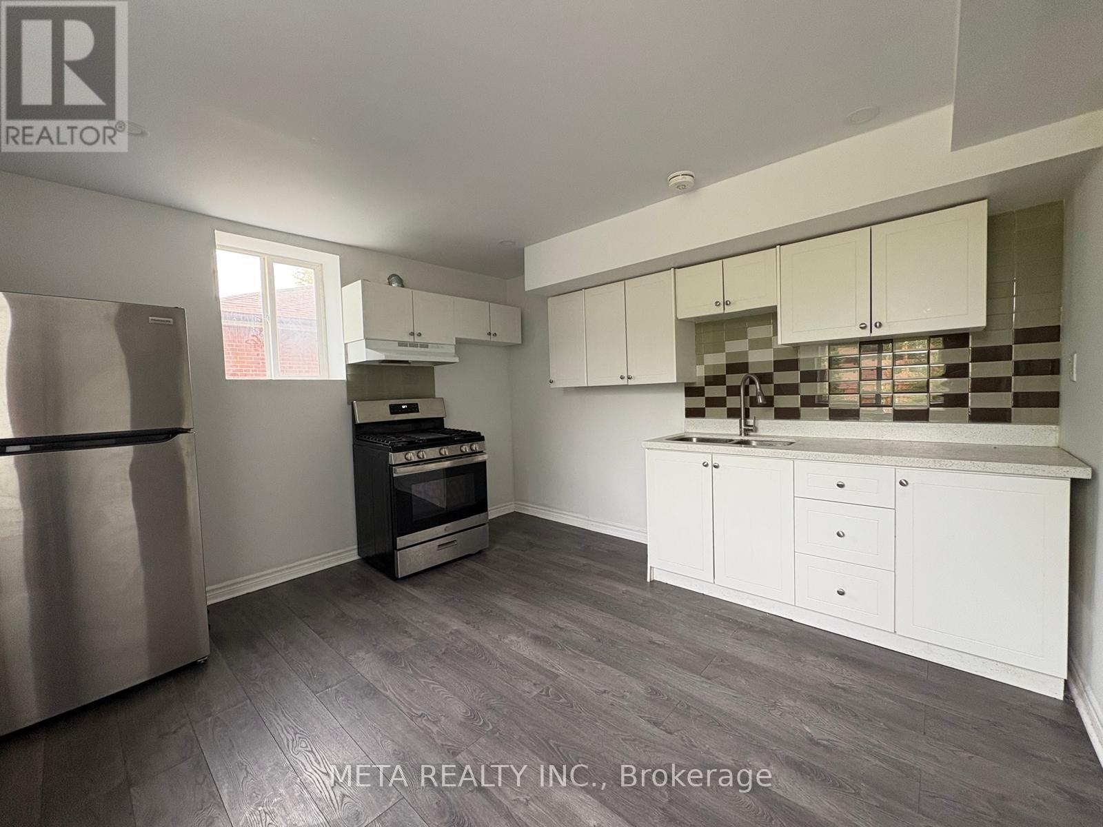 Main Floor - 35 Duncombe Boulevard, Toronto, Ontario  M1M 3A4 - Photo 3 - E12215261