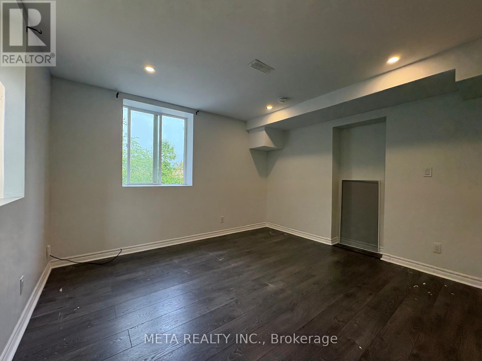 Main Floor - 35 Duncombe Boulevard, Toronto, Ontario  M1M 3A4 - Photo 6 - E12215261