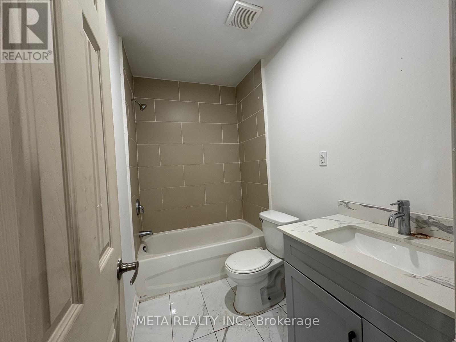 Main Floor - 35 Duncombe Boulevard, Toronto, Ontario  M1M 3A4 - Photo 8 - E12215261