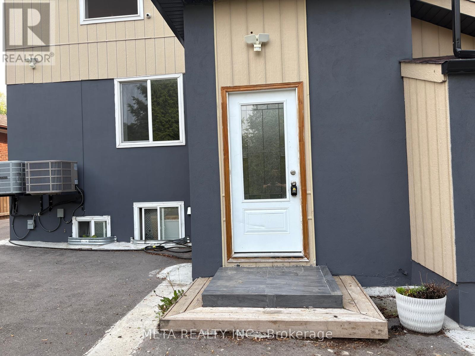 Main Floor - 35 Duncombe Boulevard, Toronto, Ontario  M1M 3A4 - Photo 9 - E12215261