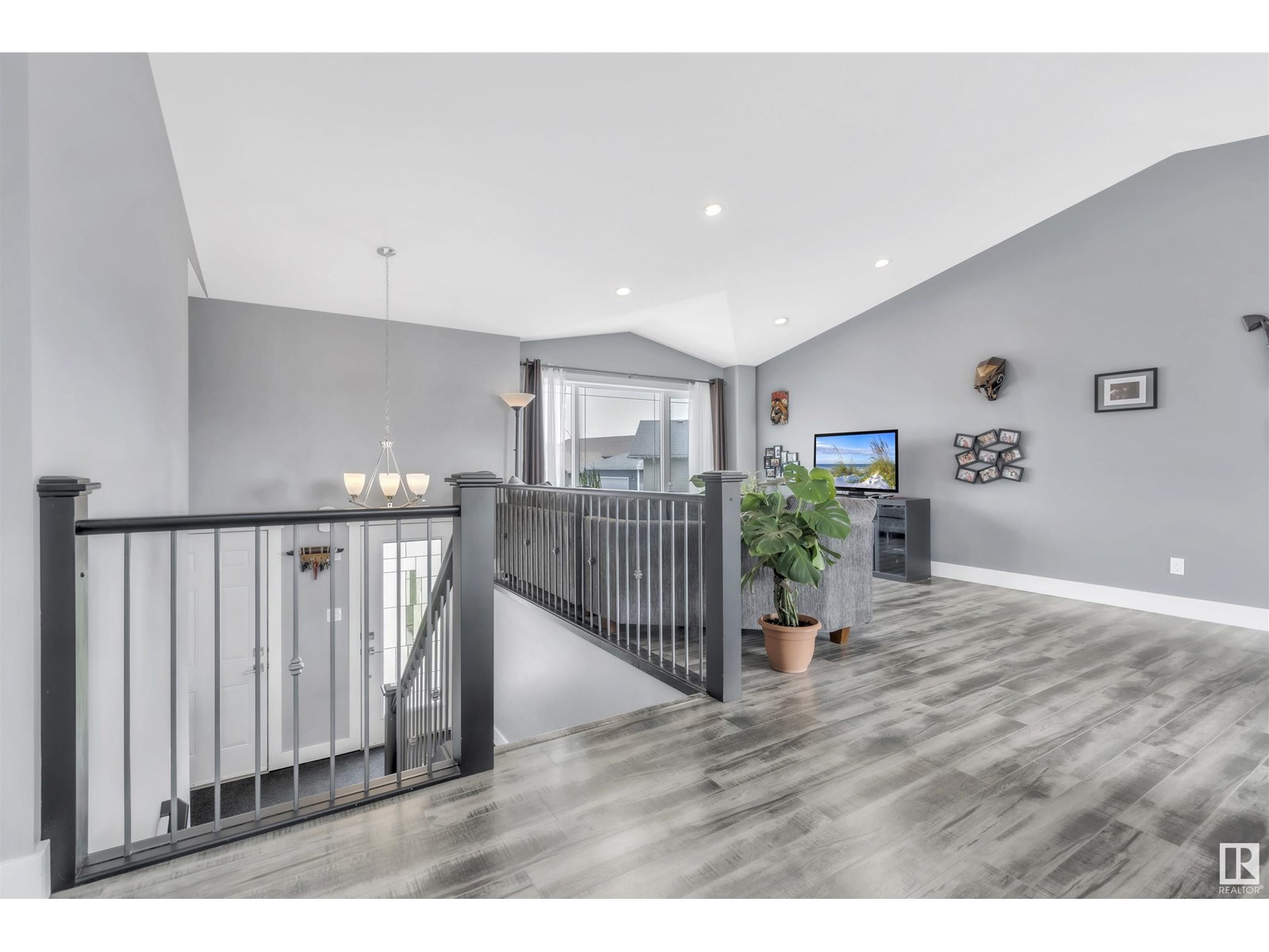 Property at 6402 45 ST image 2