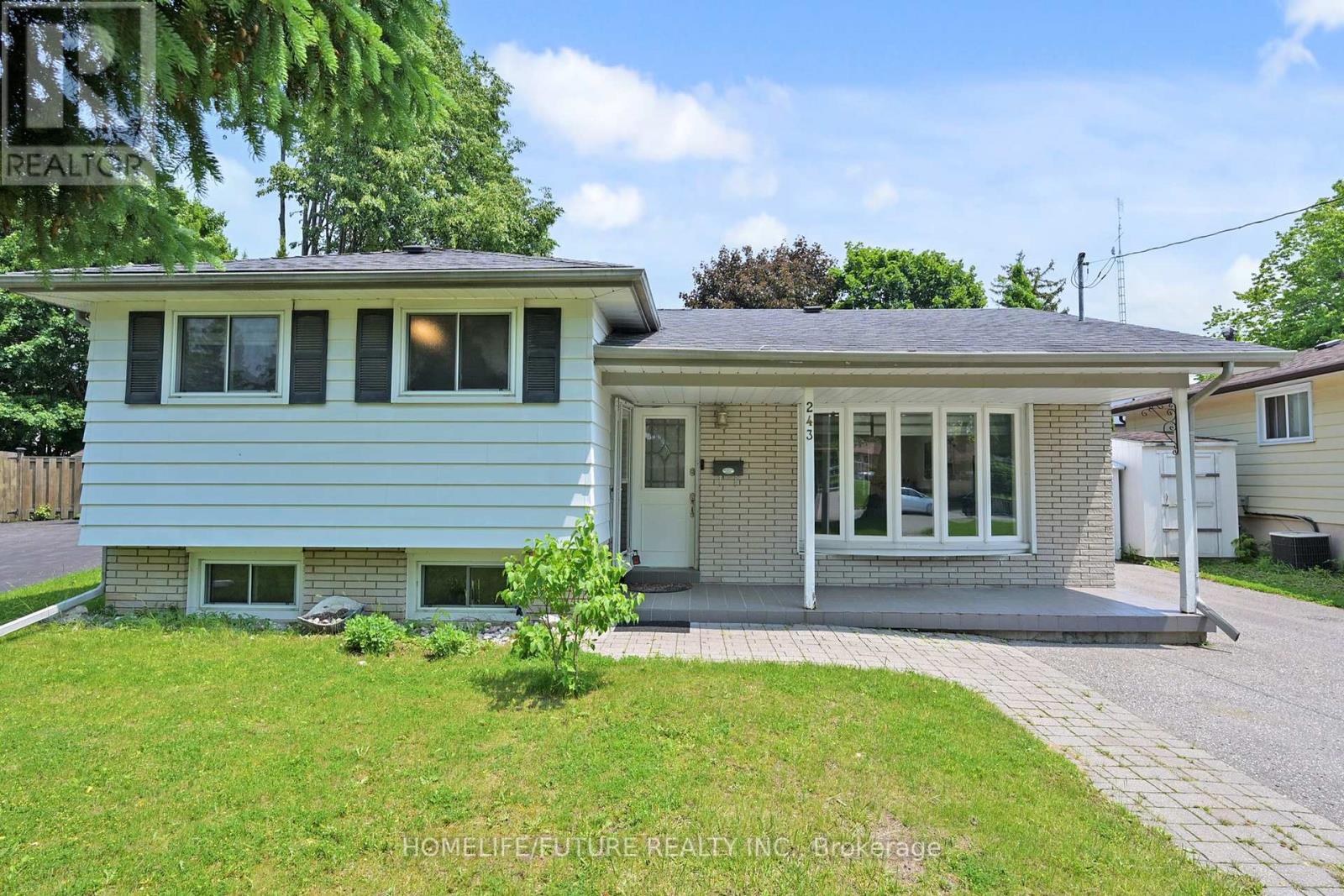 243 Acadia Drive, Oshawa (Eastdale), Ontario  L1G 1X9 - Photo 2 - E12214520