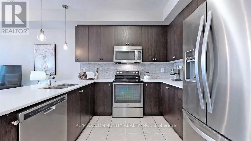 5 - 125 Kayla Crescent, Vaughan, Ontario  L6A 4W3 - Photo 4 - N12215251