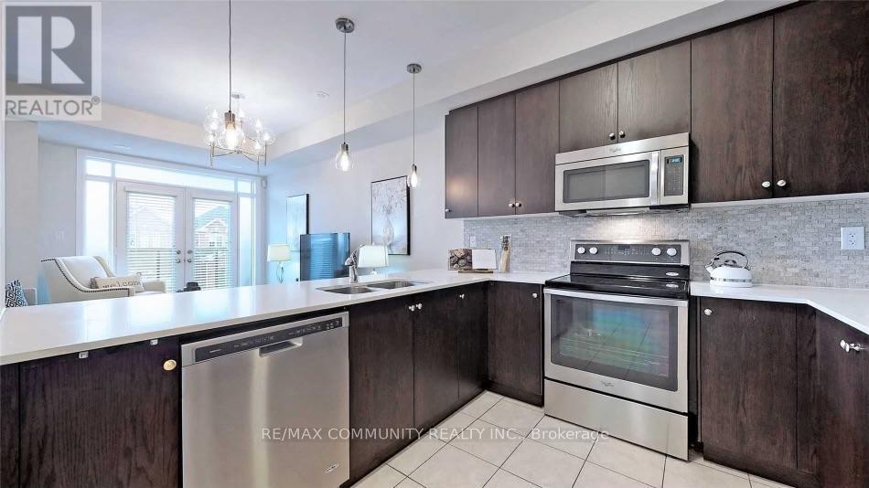 5 - 125 Kayla Crescent, Vaughan, Ontario  L6A 4W3 - Photo 5 - N12215251