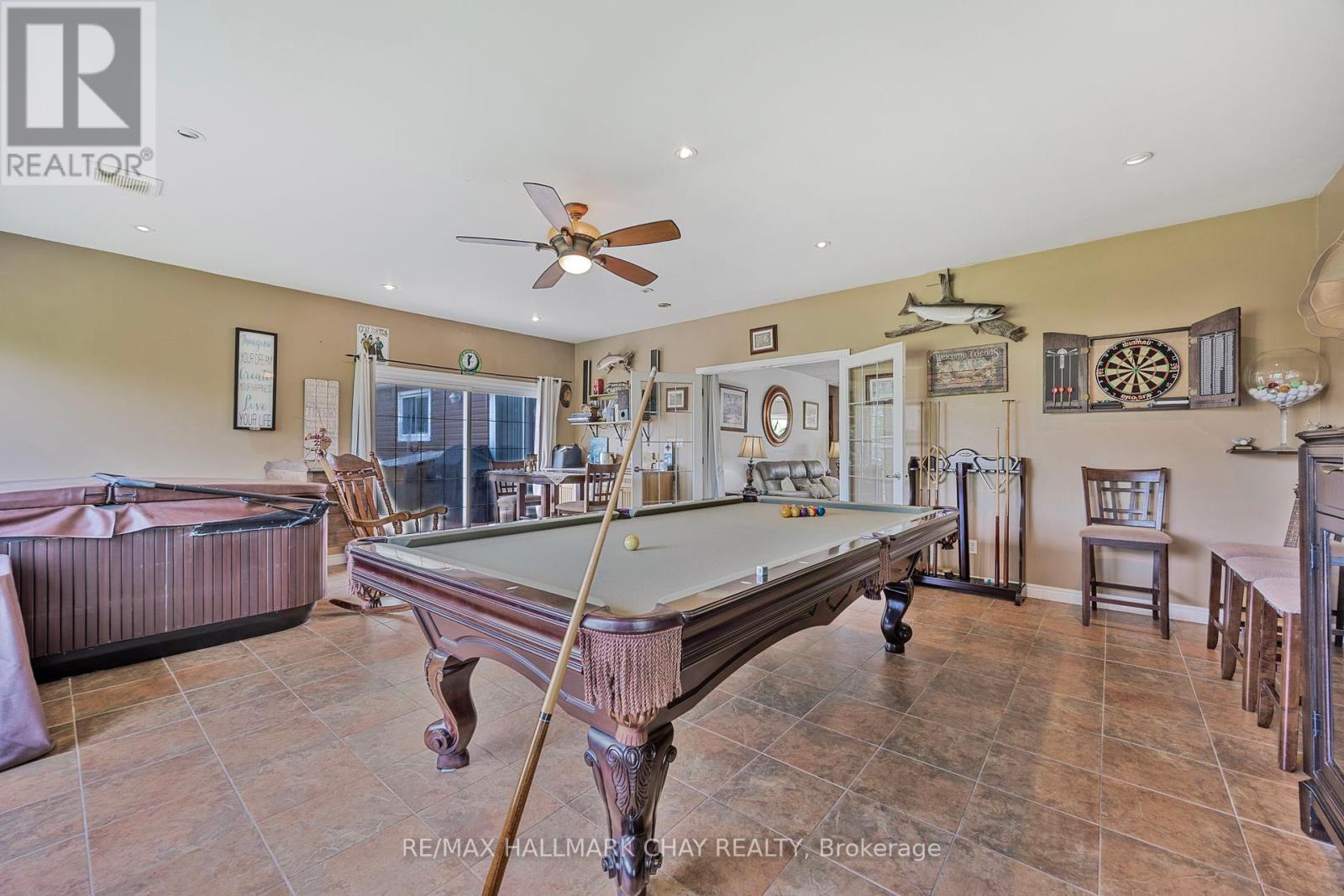 9205 Mckinnon Road, Essa (Angus), Ontario  L3W 0V9 - Photo 11 - N12210362
