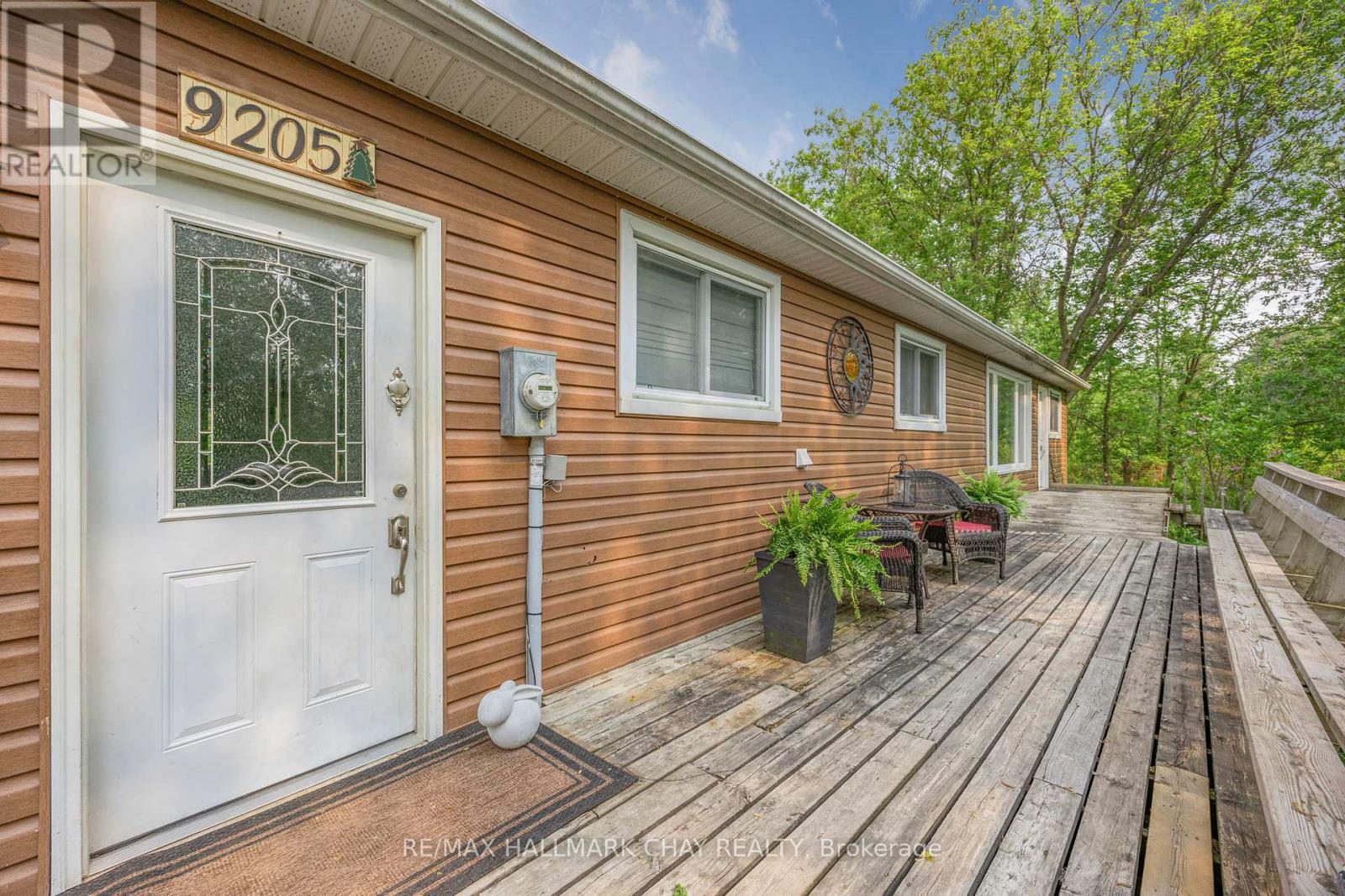 9205 Mckinnon Road, Essa (Angus), Ontario  L3W 0V9 - Photo 7 - N12210362
