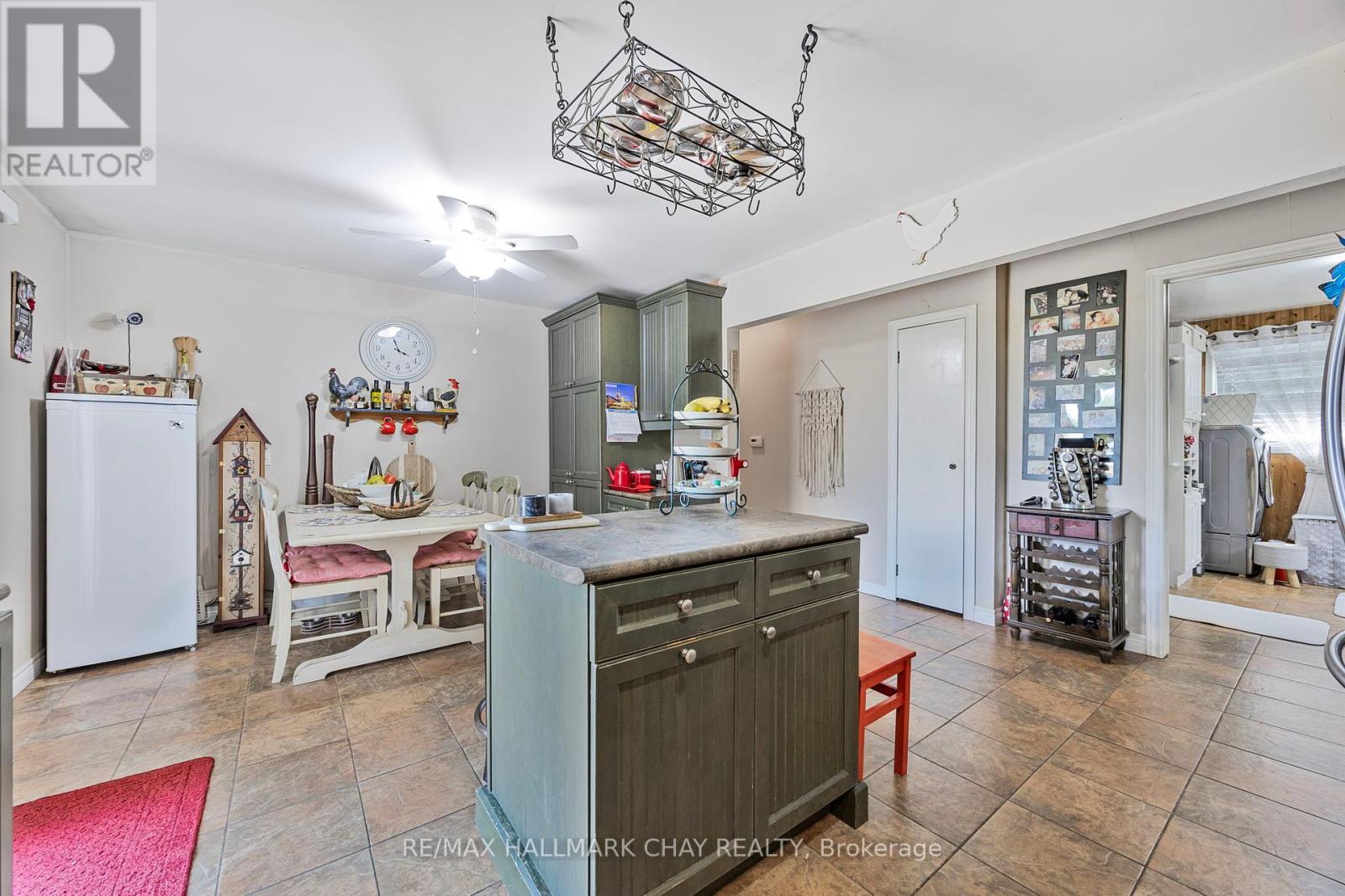 9205 Mckinnon Road, Essa (Angus), Ontario  L3W 0V9 - Photo 17 - N12210362