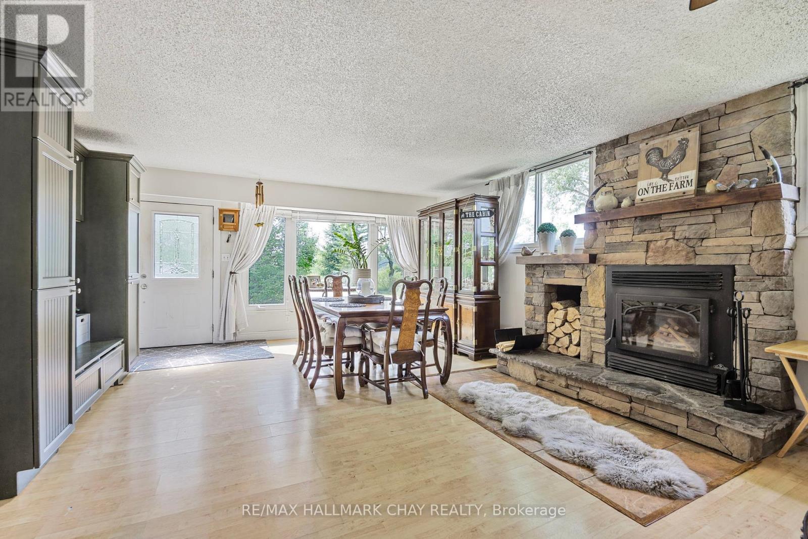 9205 Mckinnon Road, Essa (Angus), Ontario  L3W 0V9 - Photo 9 - N12210362