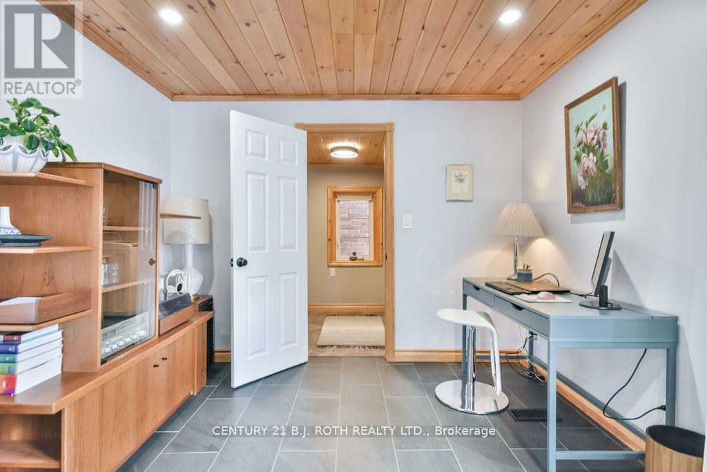 17 Peel Street, Penetanguishene, Ontario  L9M 1A5 - Photo 4 - S12215079