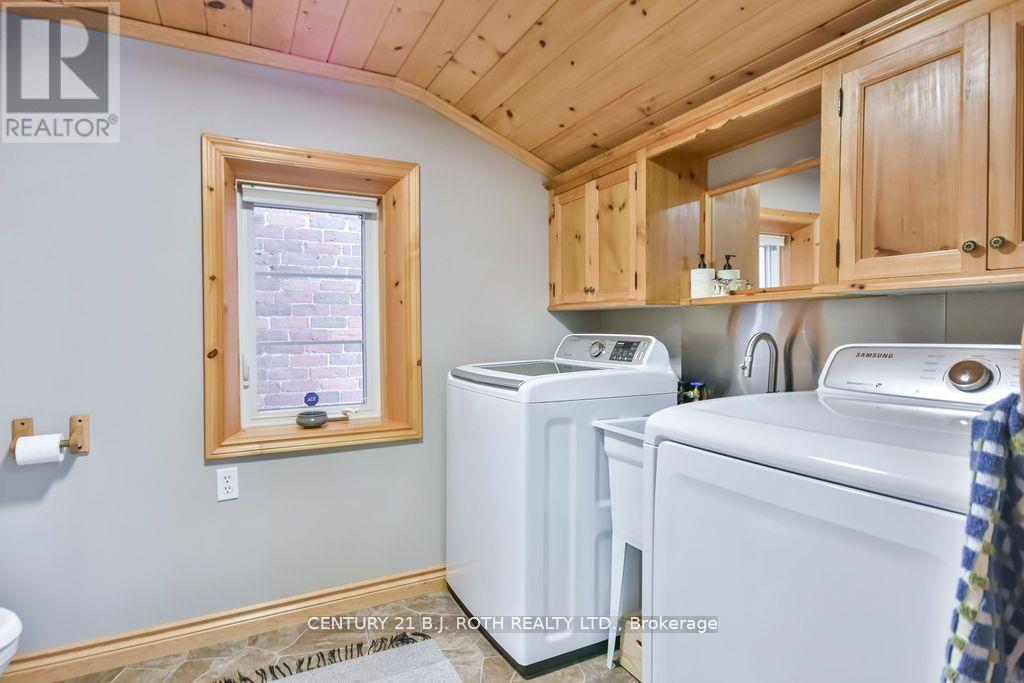 17 Peel Street, Penetanguishene, Ontario  L9M 1A5 - Photo 6 - S12215079