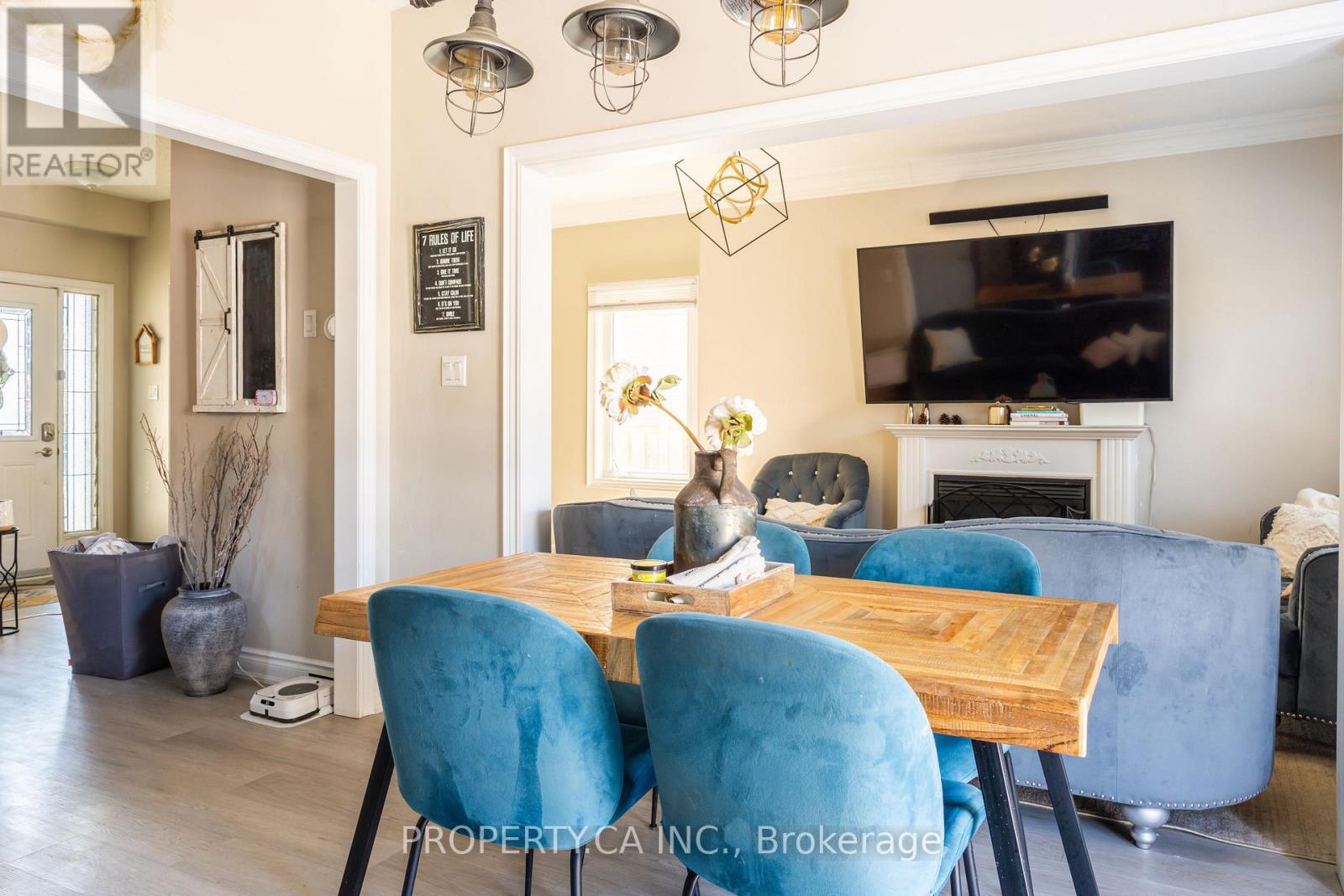 Property at 16 CONNAUGHT LANE image 4