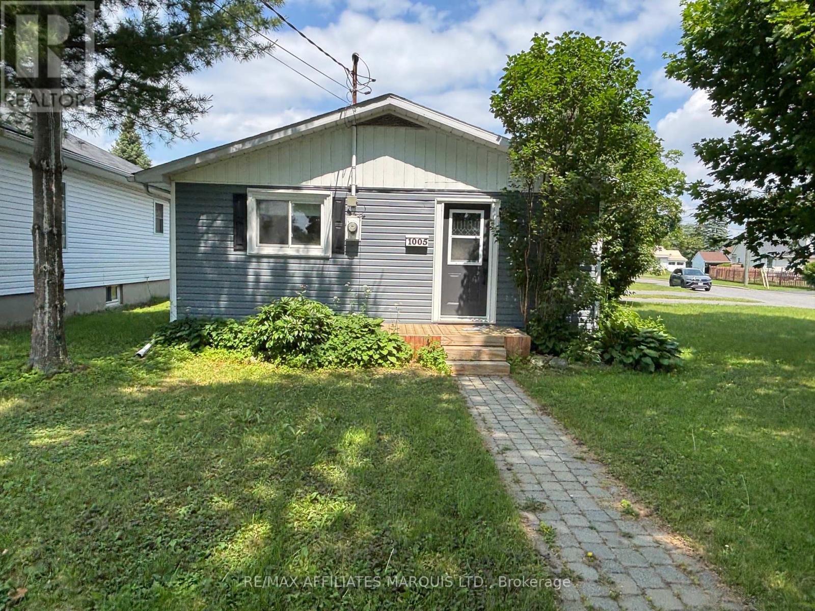1005 Osborne Avenue, Cornwall, Ontario  K6J 1K8 - Photo 2 - X12215415