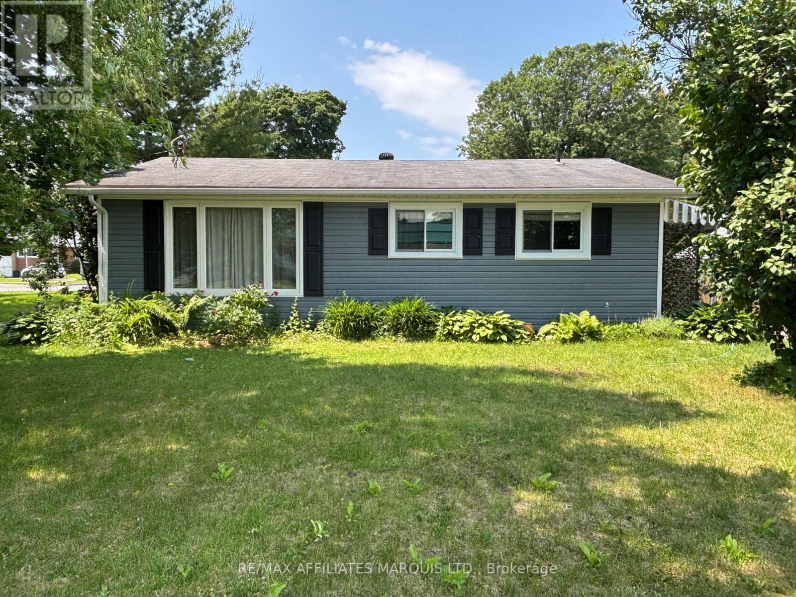 1005 Osborne Avenue, Cornwall, Ontario  K6J 1K8 - Photo 3 - X12215415