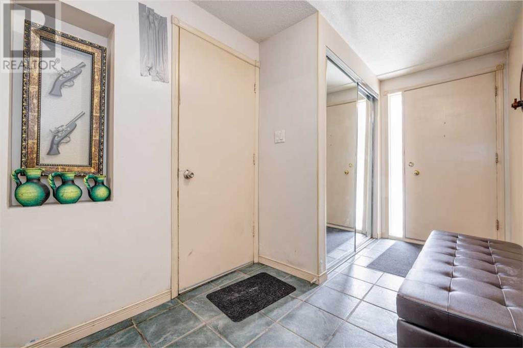 Property at 816, 3130 66 Avenue SW image 2