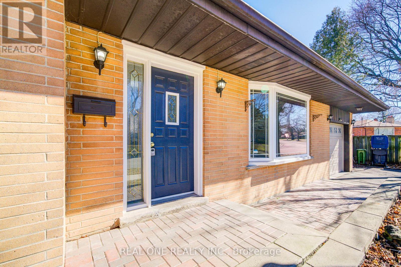 1 Barwell Crescent, Toronto, Ontario  M9W 2W4 - Photo 30 - W12215070
