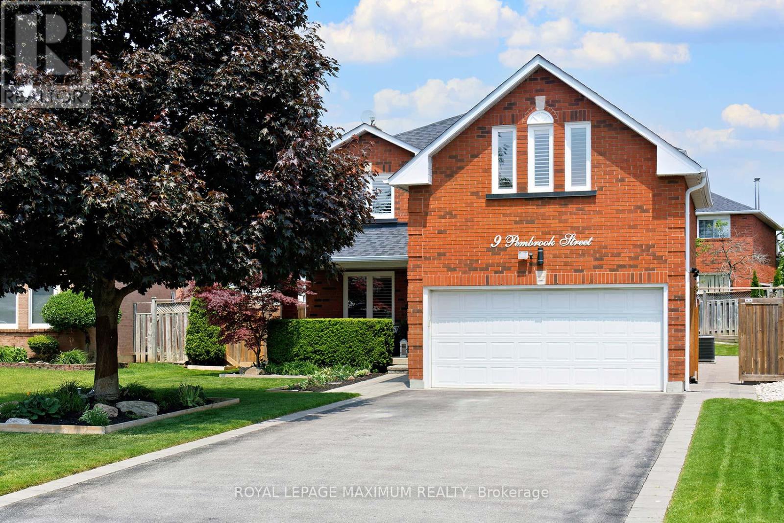 9 PEMBROOK STREET, caledon (bolton east), Ontario