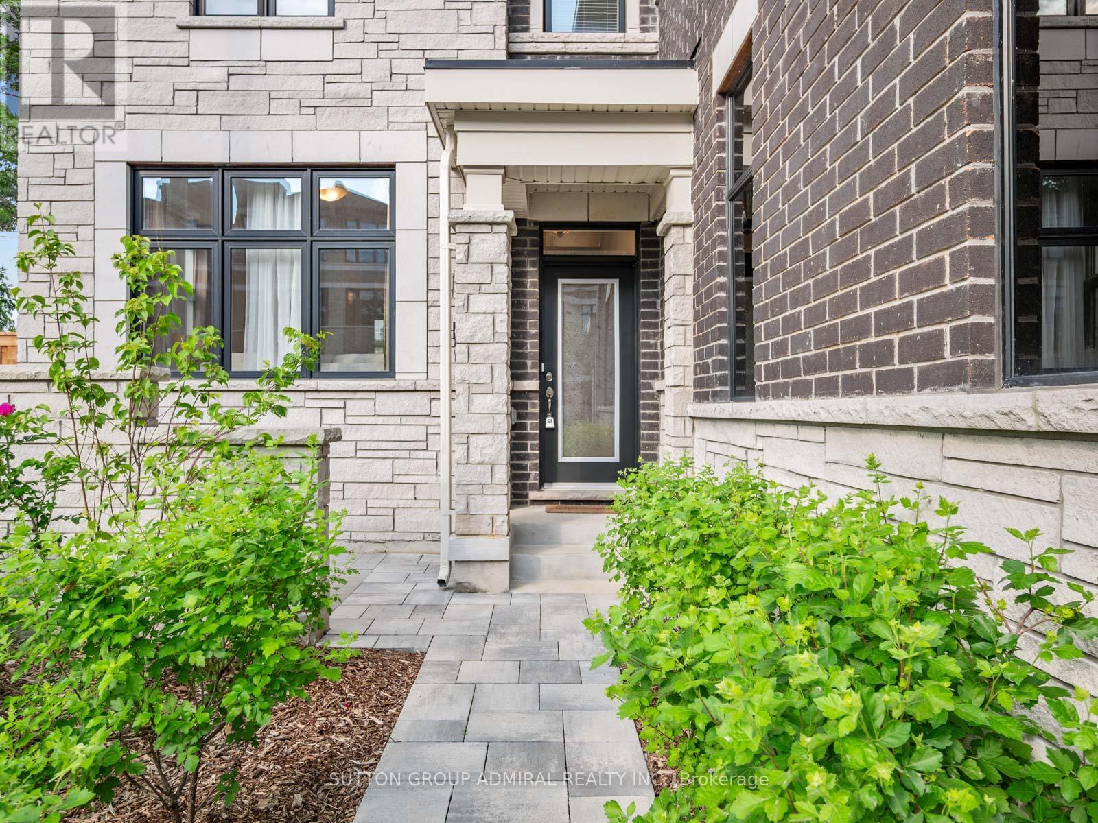 23 Tarmola Park Court, Toronto (Humber Summit), Ontario  M9L 0A6 - Photo 4 - W12215194