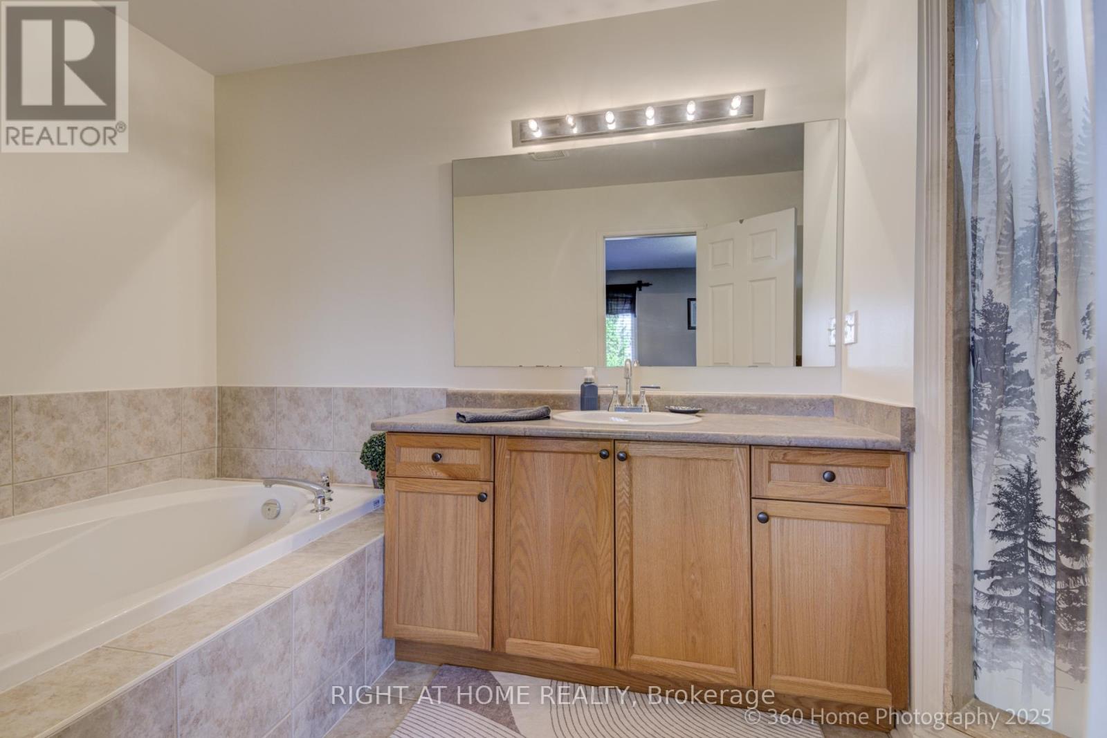 1019 Zimmerman Crescent, Milton (Be Beaty), Ontario  L9T 5S6 - Photo 19 - W12215202