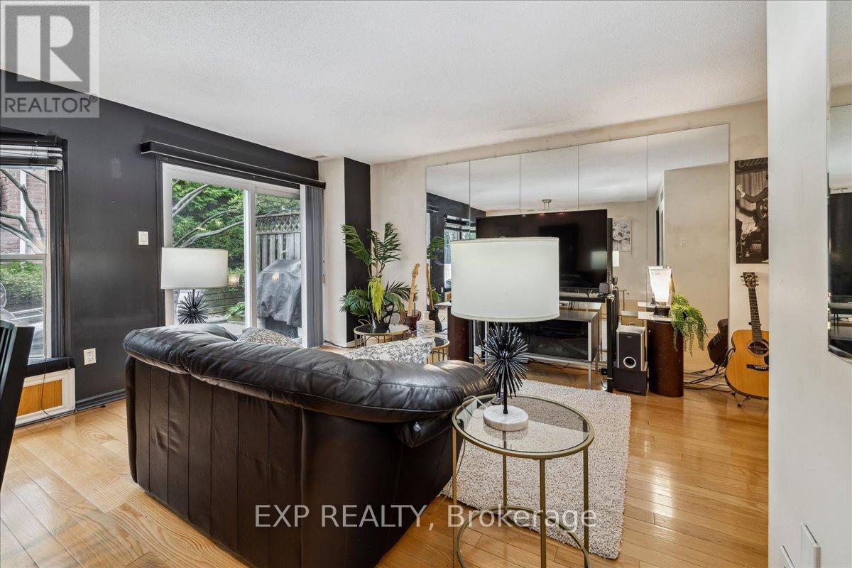 62 Tamarack Circle, Toronto (Kingsview Village-The Westway), Ontario  M9P 3T9 - Photo 8 - W12215234