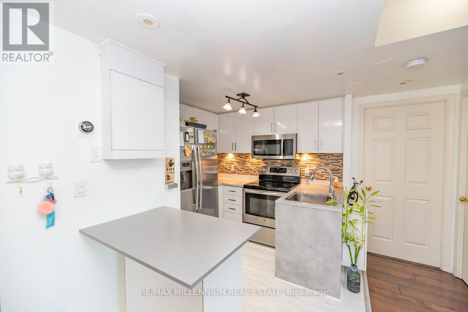 2093 - 3045 Finch Avenue W, Toronto (Humbermede), Ontario  M9M 0A5 - Photo 12 - W12215260