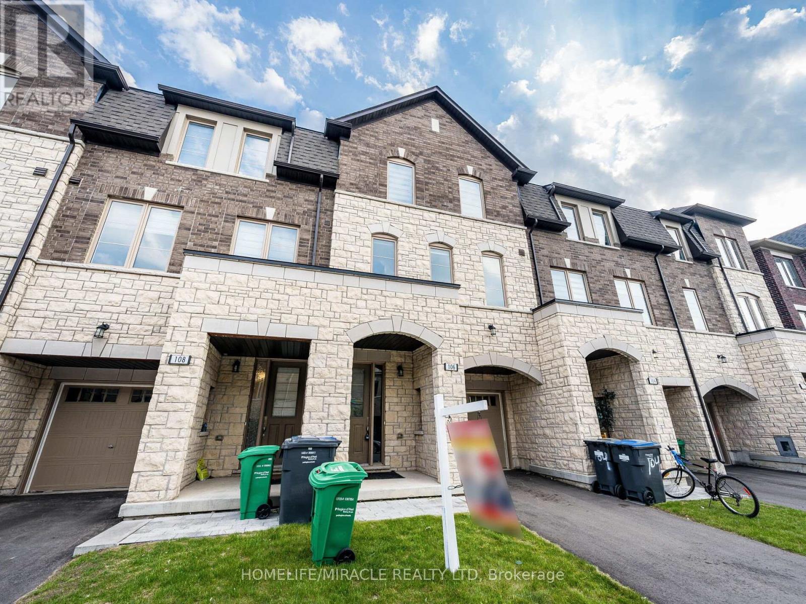 106 HALLIFORD PLACE, Brampton, Ontario